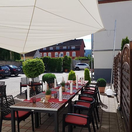 Hotel-Restaurant Pfaelzer Hof Еденкобен Екстер'єр фото