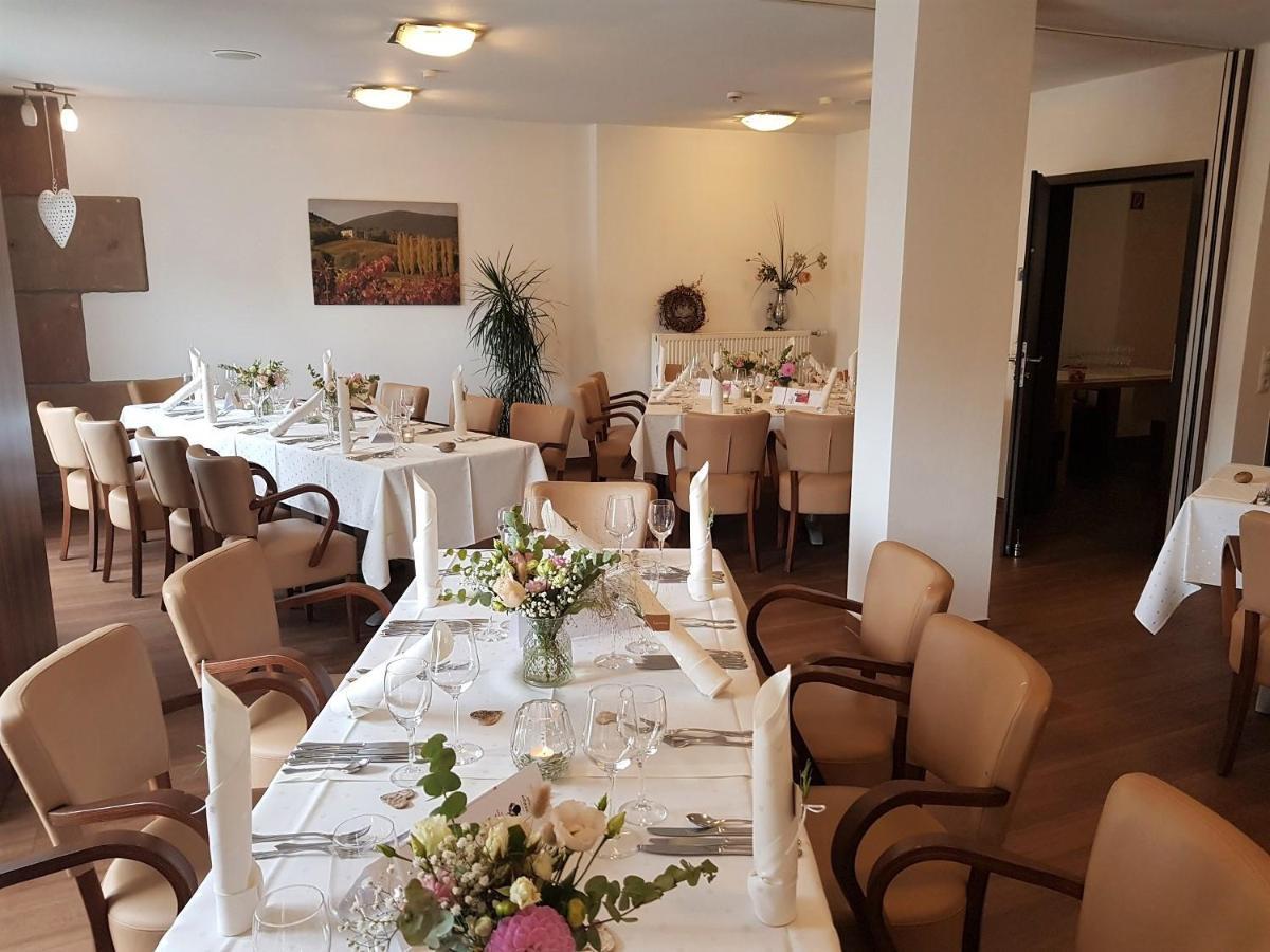 Hotel-Restaurant Pfaelzer Hof Еденкобен Екстер'єр фото