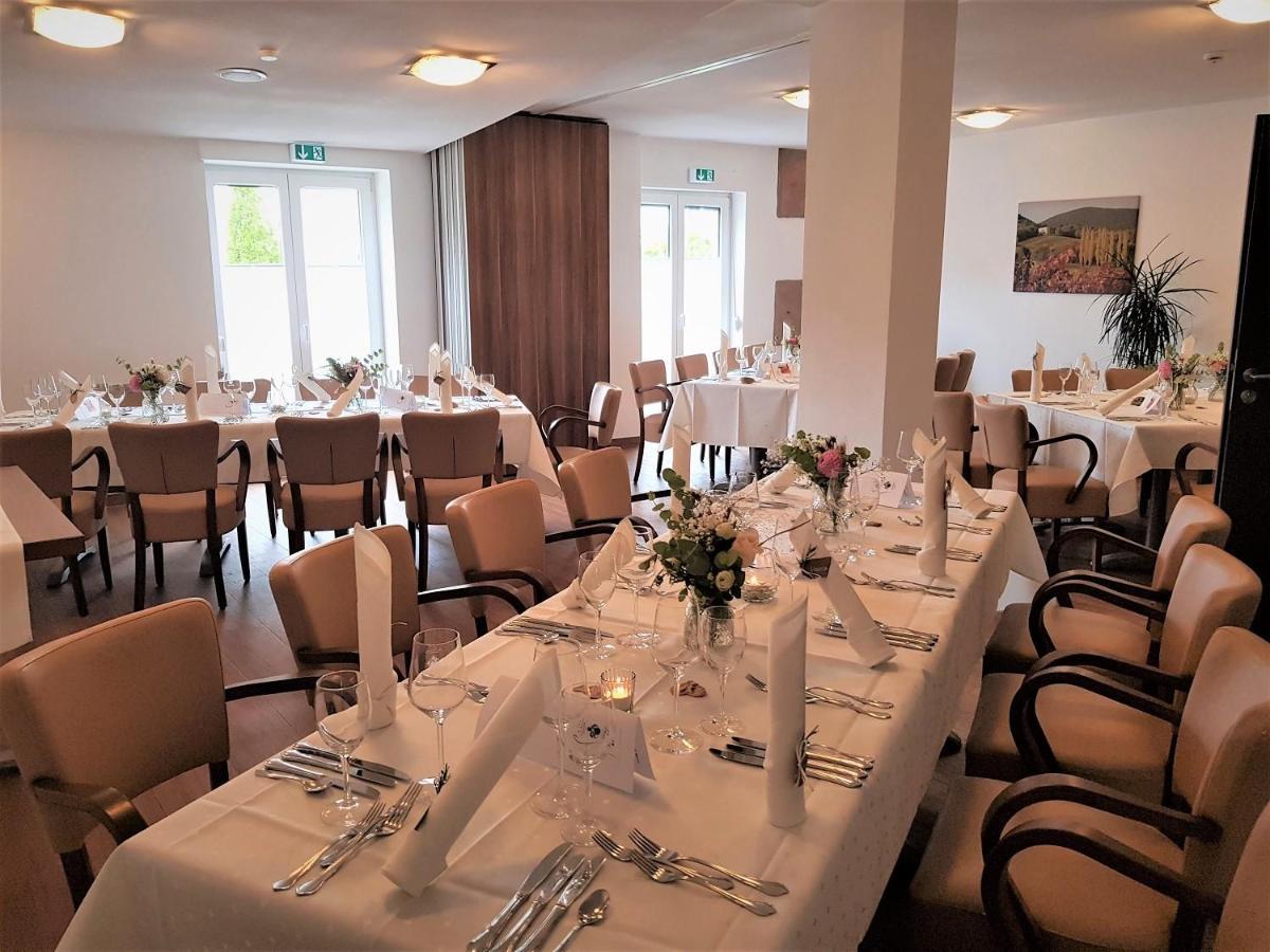 Hotel-Restaurant Pfaelzer Hof Еденкобен Екстер'єр фото