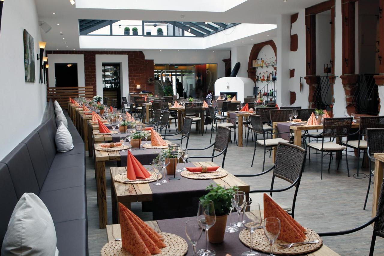 Hotel-Restaurant Pfaelzer Hof Еденкобен Екстер'єр фото