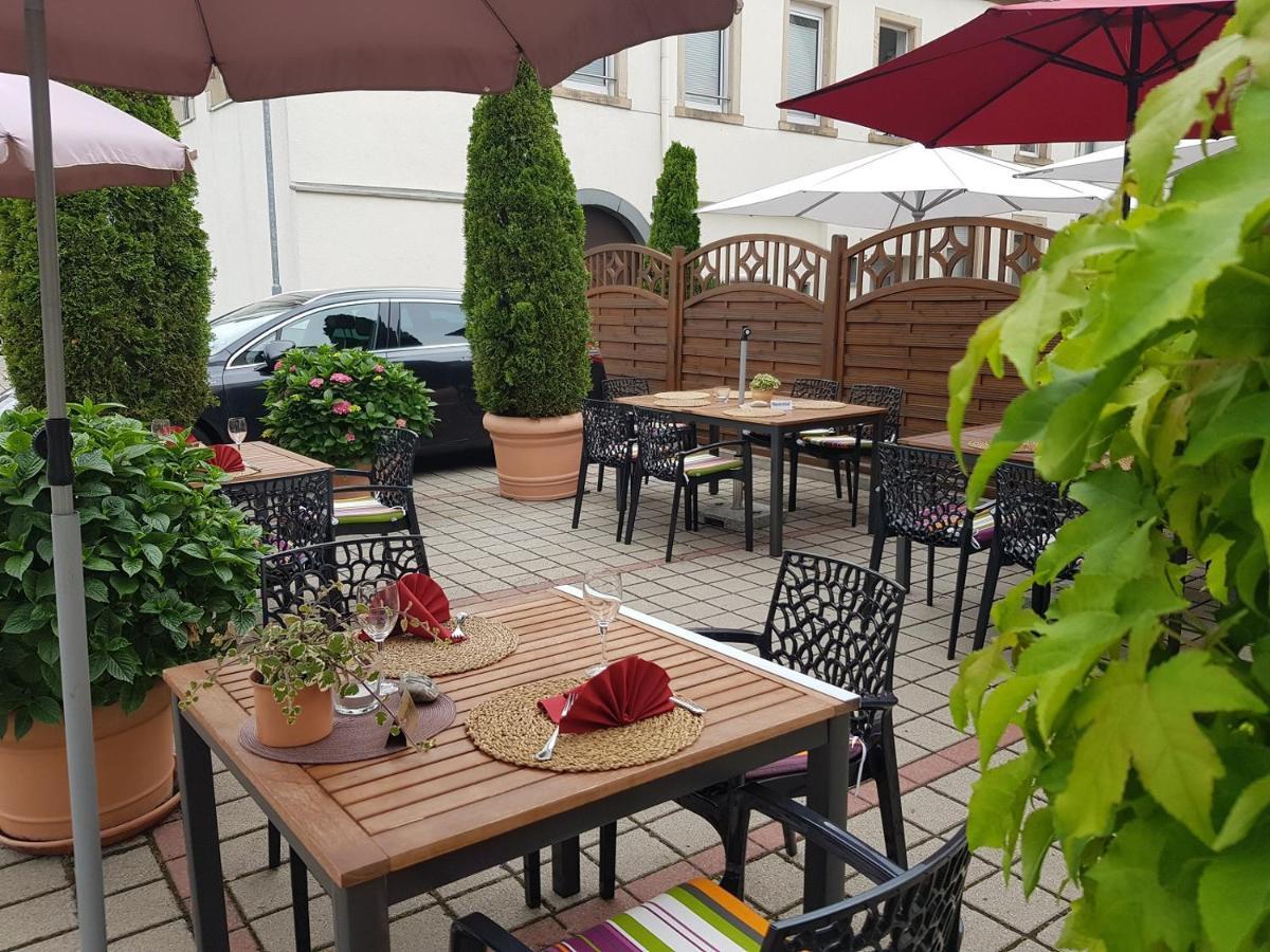 Hotel-Restaurant Pfaelzer Hof Еденкобен Екстер'єр фото