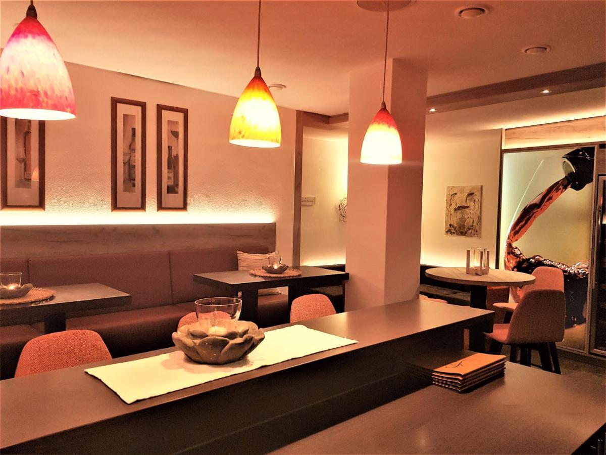 Hotel-Restaurant Pfaelzer Hof Еденкобен Екстер'єр фото