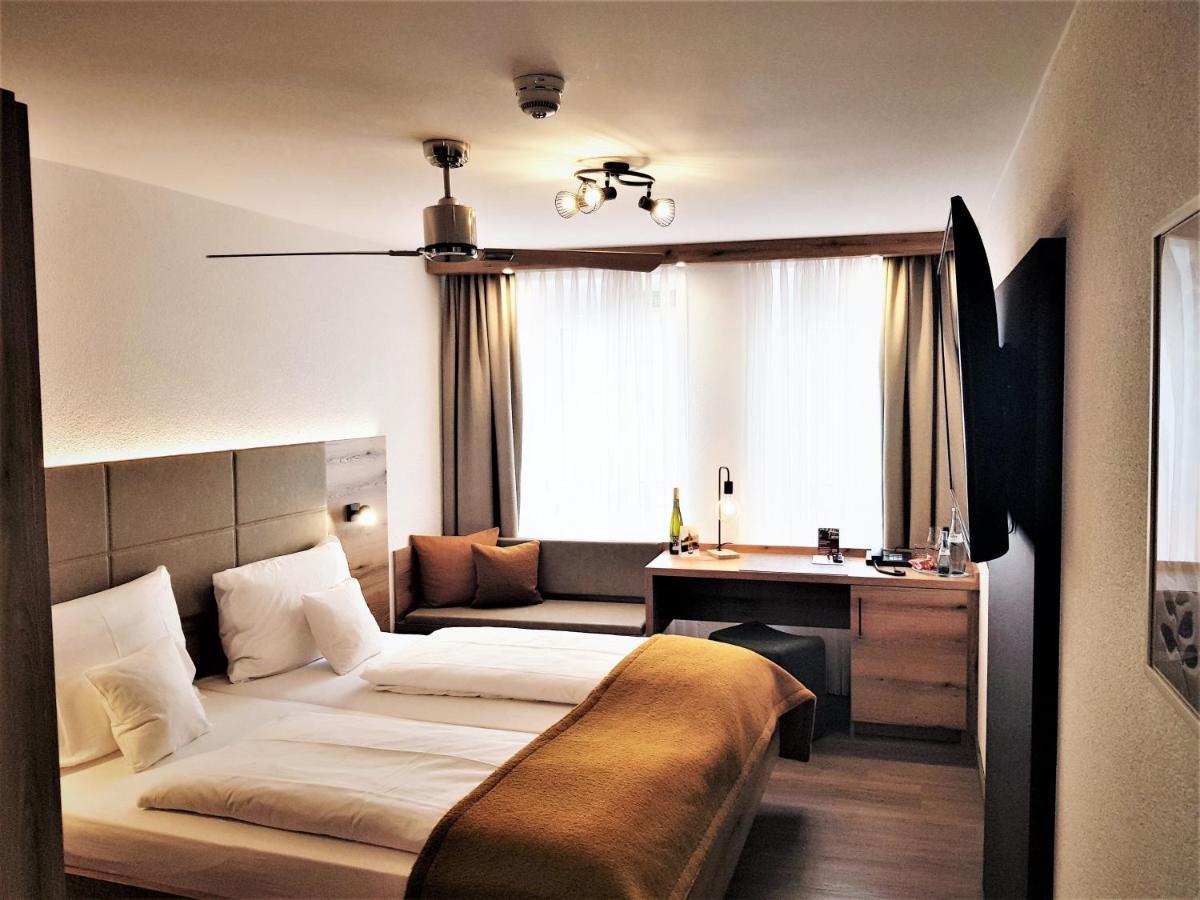 Hotel-Restaurant Pfaelzer Hof Еденкобен Екстер'єр фото