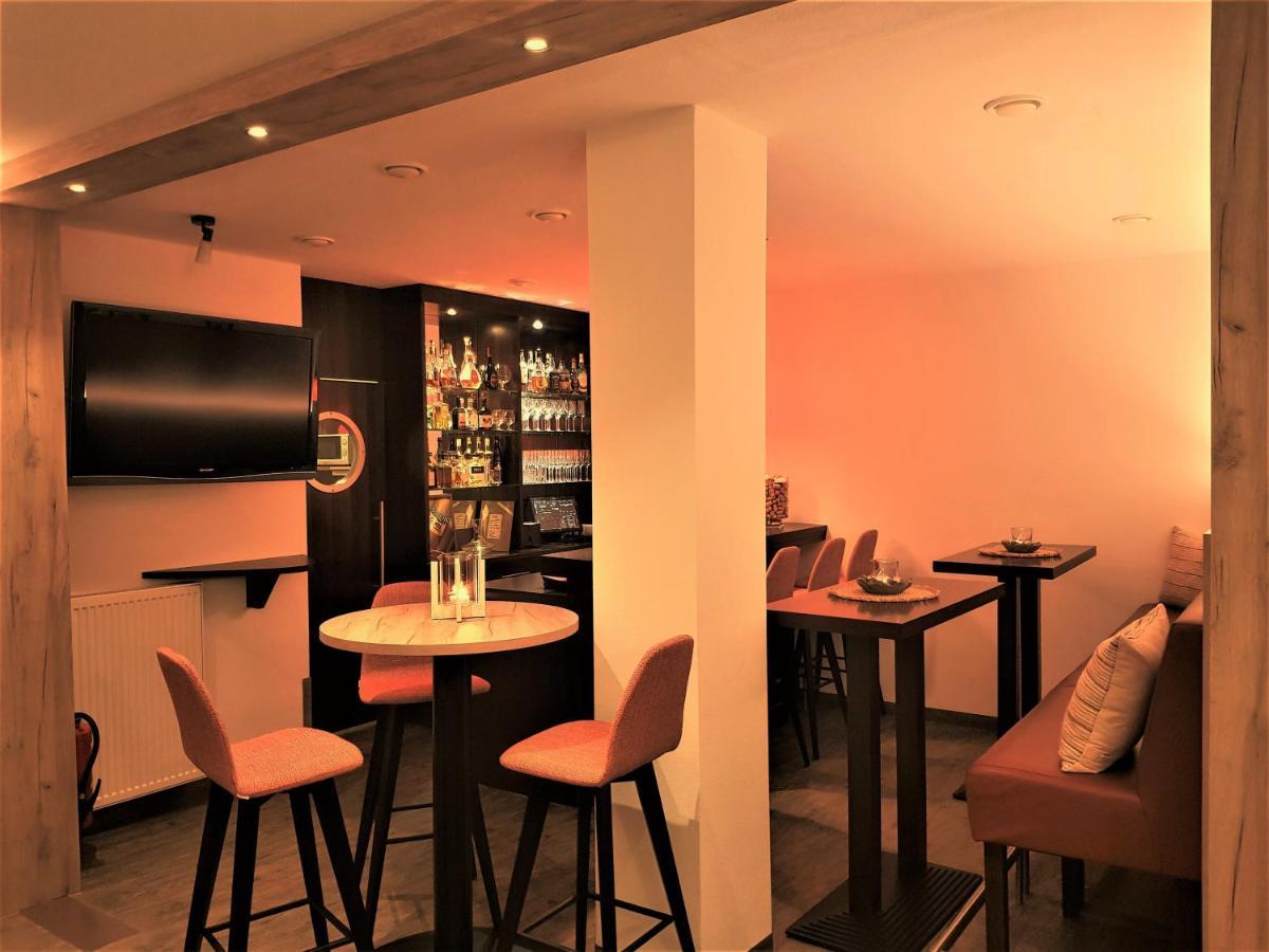 Hotel-Restaurant Pfaelzer Hof Еденкобен Екстер'єр фото
