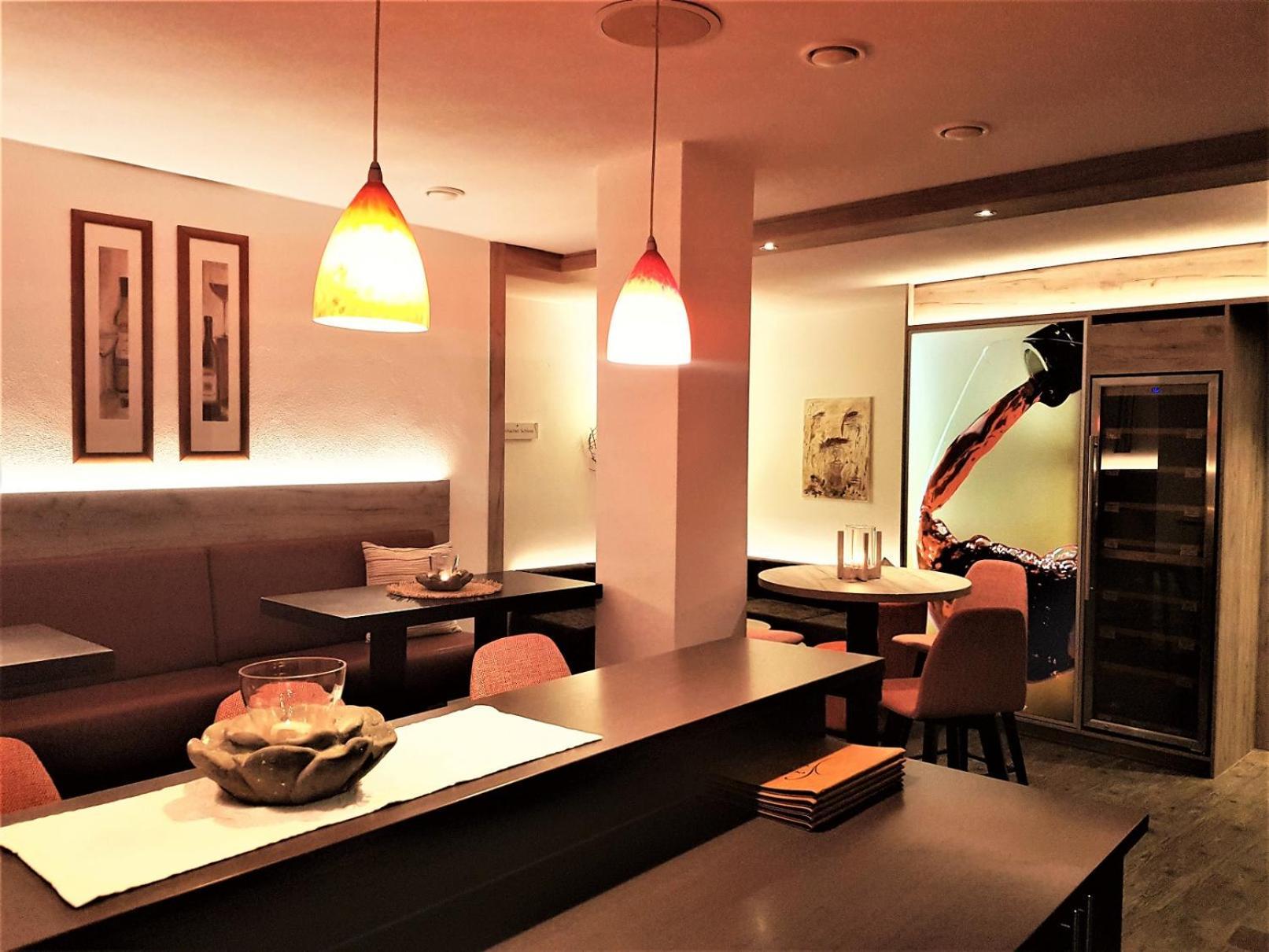Hotel-Restaurant Pfaelzer Hof Еденкобен Екстер'єр фото