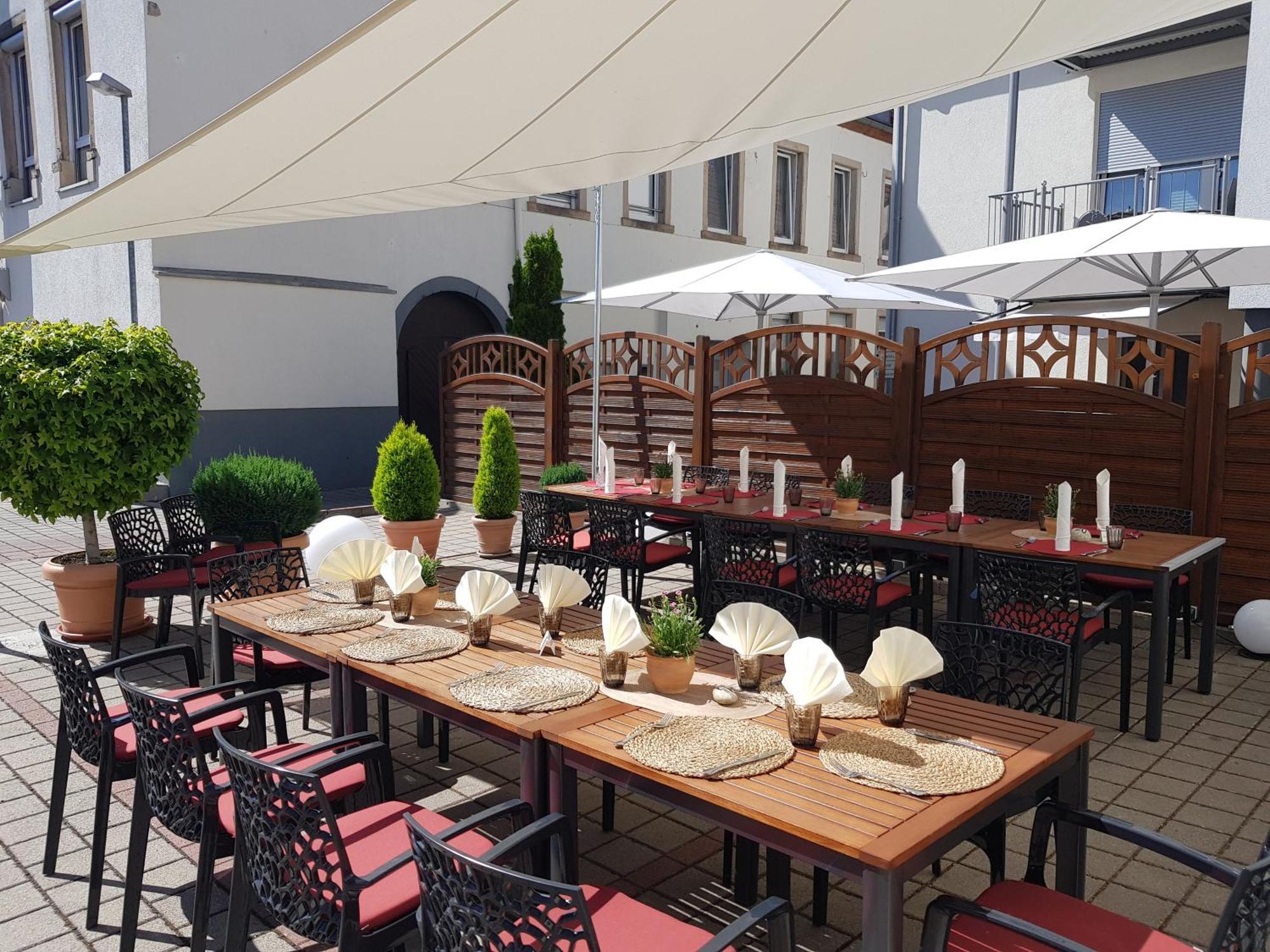 Hotel-Restaurant Pfaelzer Hof Еденкобен Екстер'єр фото