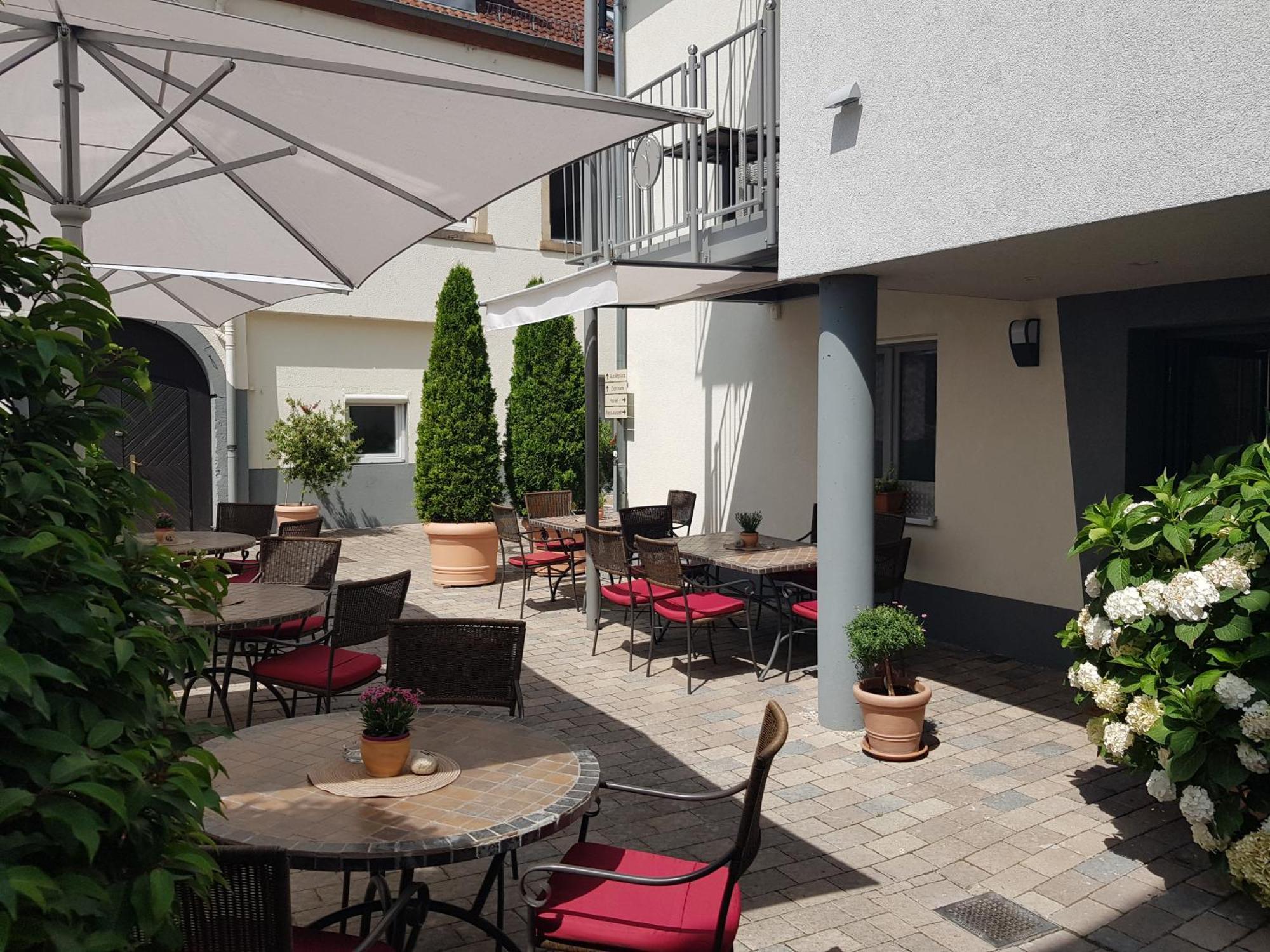 Hotel-Restaurant Pfaelzer Hof Еденкобен Екстер'єр фото