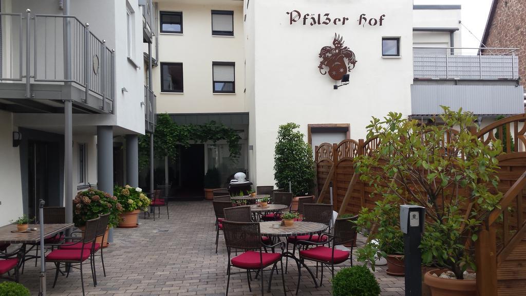 Hotel-Restaurant Pfaelzer Hof Еденкобен Екстер'єр фото