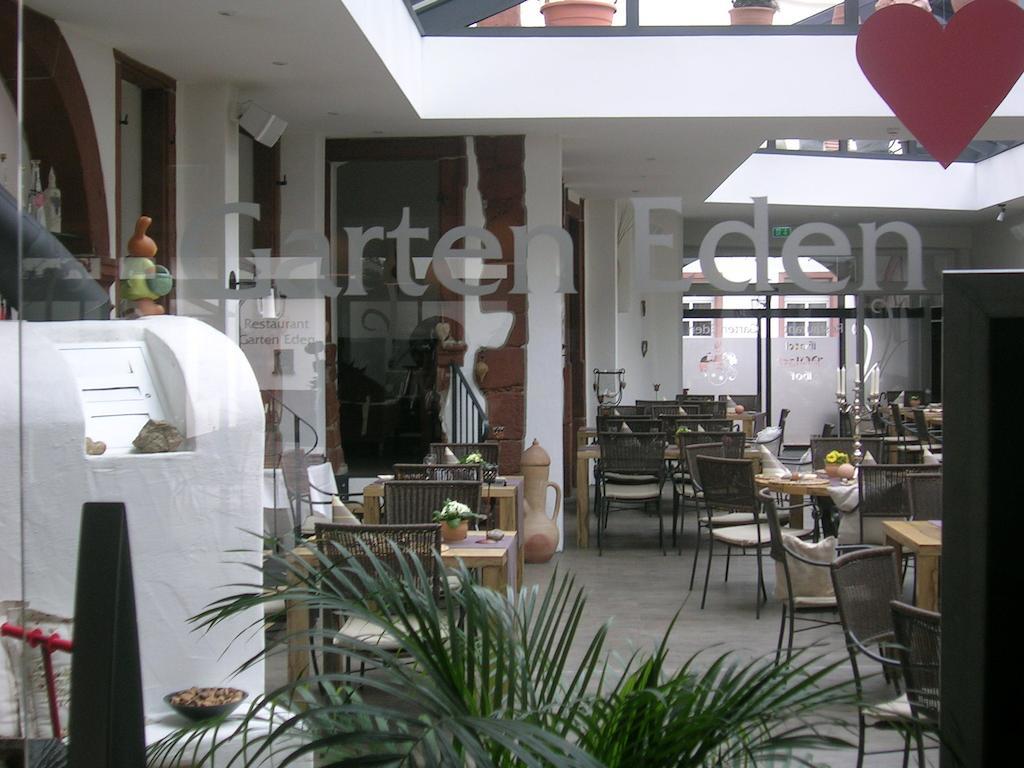 Hotel-Restaurant Pfaelzer Hof Еденкобен Екстер'єр фото