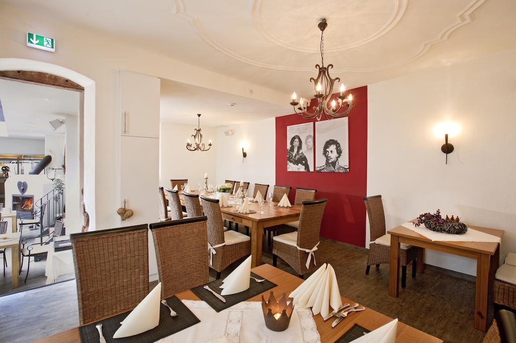 Hotel-Restaurant Pfaelzer Hof Еденкобен Екстер'єр фото