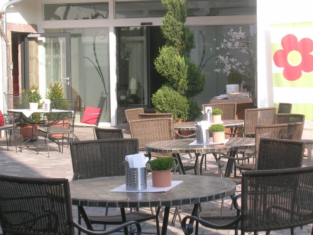 Hotel-Restaurant Pfaelzer Hof Еденкобен Екстер'єр фото